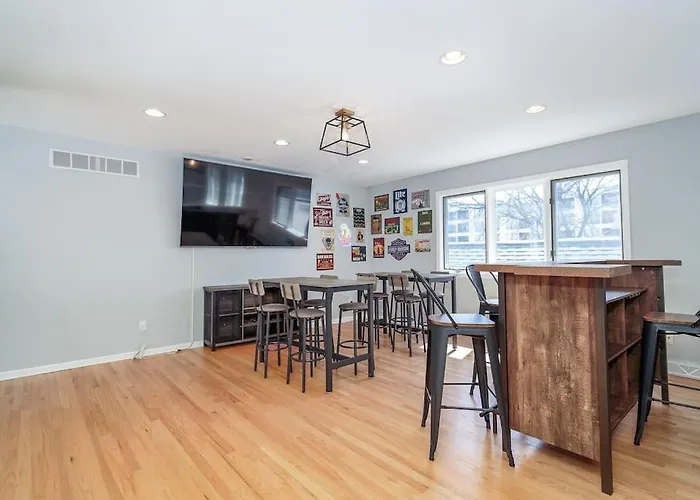 Eclectic Stylish And Cozy Milwaukee Unit